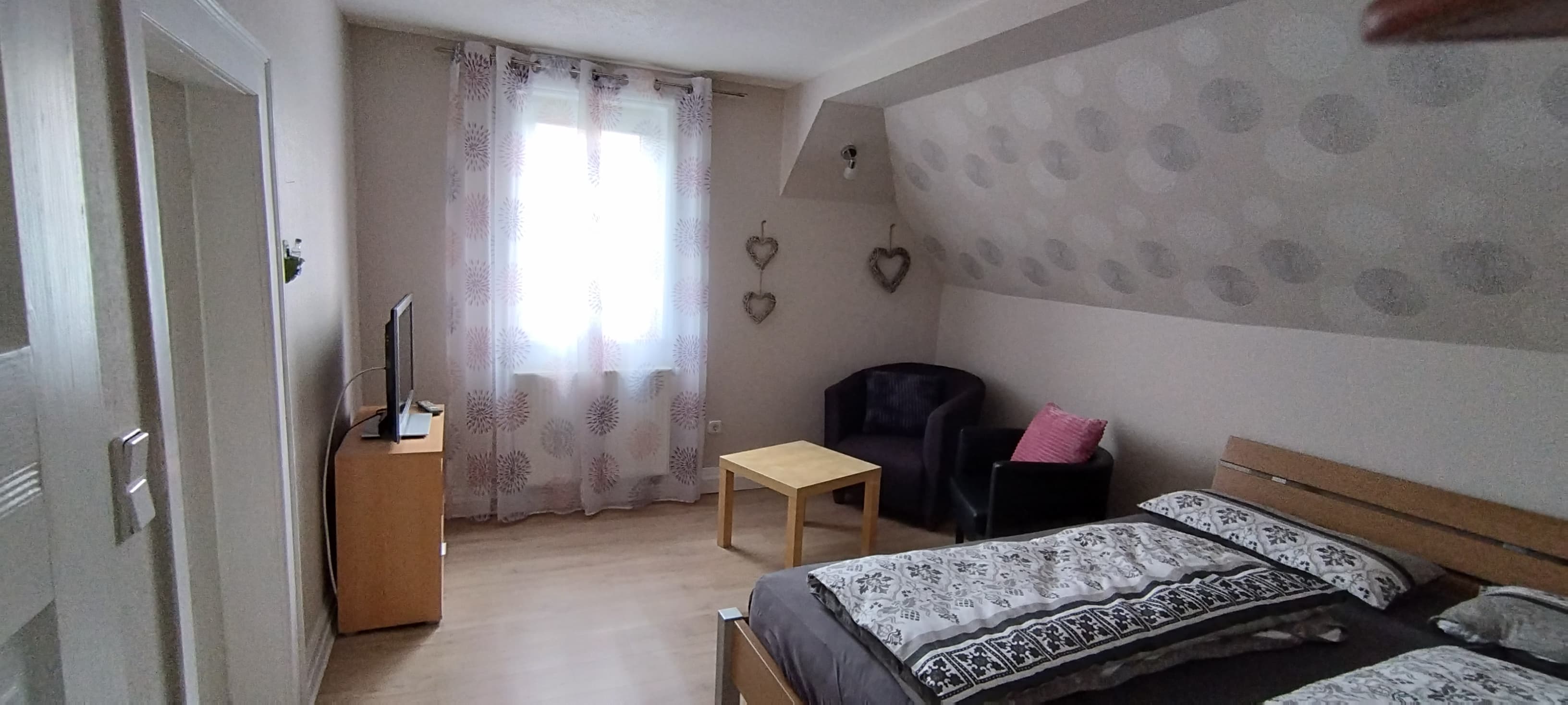 Schlafzimmer mit Sitzecke